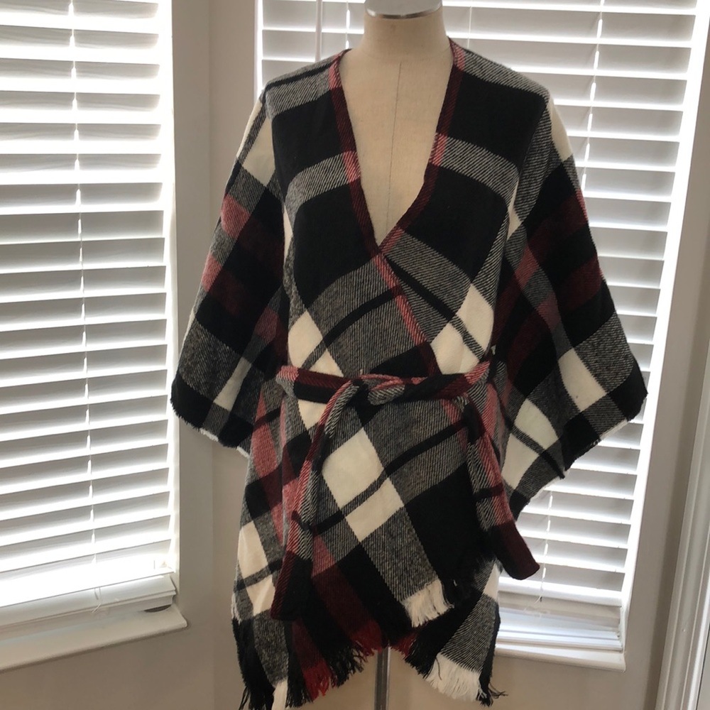 Gorgeous sweater/poncho from Francesca’s. This is a one size - Picture 1 of 4